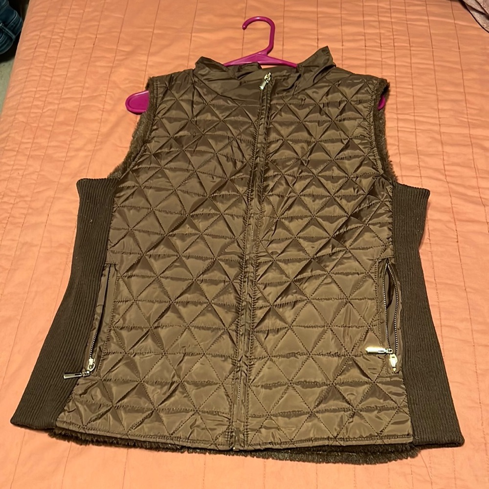 Daisy brown fuzzy vest